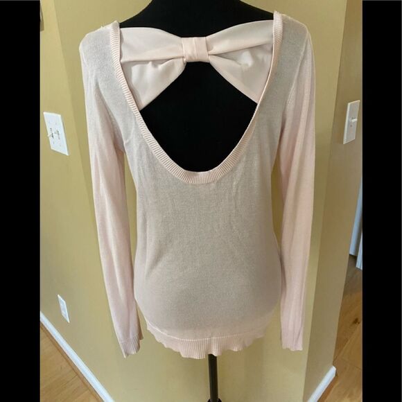 Smart set size small light pink long sleeve sweater with decorative bow in back - Picture 6 of 12